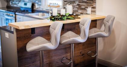 Wolf Lake Charming Retreat