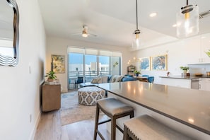 Interior - Sarasota: Charming 2 bdrm Condo w/Resort Pool (Sarasota)