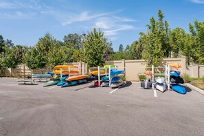 A parking lot with several kayaks and canoes parked in rows. - Sarasota: Charming 2 bdrm Condo w/Resort Pool (Sarasota)