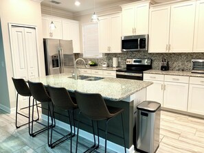 Micro-ondes, four, plaque de cuisson, lave-vaisselle