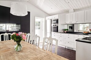 Dining - Seaside Serenity, Modern Family Retreat (Värmdö)