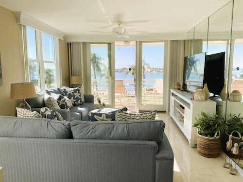 SUNSET PARADISE Waterfront Condo, Sunset Views, Pool, Beach, 5min to StPeteBeach