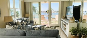 SUNSET PARADISE Waterfront Condo, Sunset Views, Pool, Beach, 5min to StPeteBeach