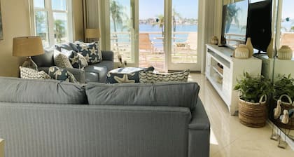 SUNSET PARADISE Waterfront Condo, Sunset Views, Pool, Beach, 5min to StPeteBeach