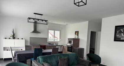 Maison moderne anould proche piste de ski avec jardin