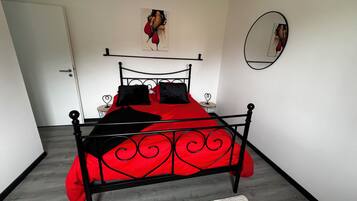 Iron/ironing board, WiFi, bed sheets