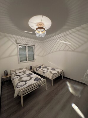 Fer et planche à repasser, Wi-Fi, draps fournis