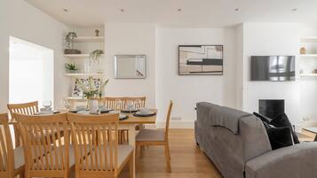 Luxury House | In-room dining