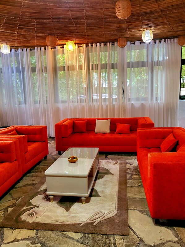 Lobby sitting area - Bambou Gorila Hotel (Kinigi)