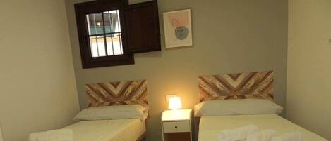 2 slaapkamers, een strijkplank/strijkijzer, wifi