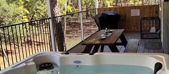 Charming two bed with private spa and access to seven lakes