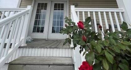 Half Shell Cottage: Conveniently Located I Newly Remodeled