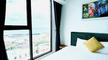 ファミリー アパートメント バルコニー ビーチビュー | デスク、WiFi (無料)