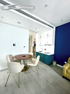 패밀리 아파트, 발코니, 해변 전망 | 객실 내 식사 공간