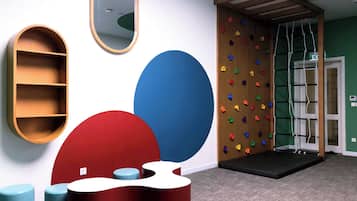 Área de juegos infantiles techada