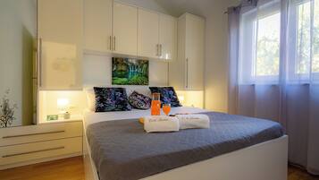 2 عدّة غرف نوم ومكواة/لوح كي وواي فاي مجانًا وملاءات أسرّة