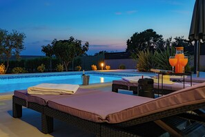 Outdoor pool - Villa Lorema with pool,hot tube&5600sqm garden (Gornje Raštane)