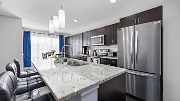 Mikroaaltouuni, uuni, liesi, astianpesukone