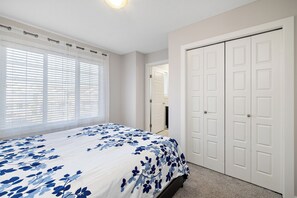 3 dormitoris, planxa i posts de planxar, wifi i roba de llit 