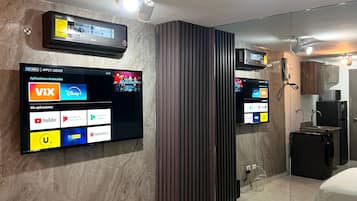 Deluxe Studio, Sea View | Minibar, free WiFi