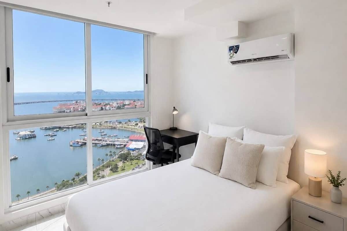 Departamento panorámico, vista al mar | Minibar, escritorio, espacio para trabajar con laptop y cunas gratuitas