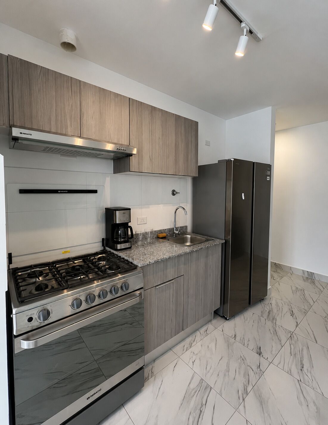Apartament exclusiu | Cuina privada | Frigorífic gran, microones, cafetera i tetera i bullidora elèctrica 
