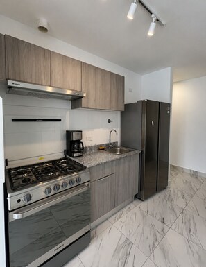 Exclusive Apartment | Private kitchen | Full-size fridge, microwave, coffee/tea maker, electric kettle - Apartments at The Sands – Ocean View Panama City (Panama City)