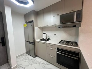 Executive Apartment | Private kitchen | Full-size fridge, microwave, coffee/tea maker, electric kettle - Apartments at The Sands – Ocean View Panama City (Panama City)