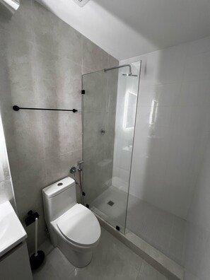 Deluxe Studio, Sea View | Bathroom