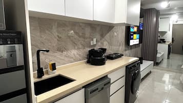 Deluxe Studio, Sea View | Minibar, free WiFi