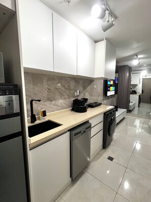 Deluxe Studio, Sea View | Minibar, free WiFi - Studio Apartment with Ocean View (Panama City)