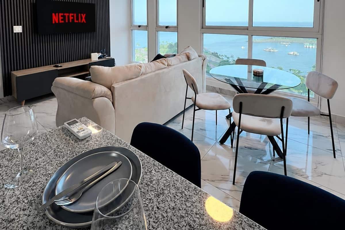 Departamento panorámico, vista al océano | Minibar, escritorio, espacio para trabajar con laptop y cunas gratuitas