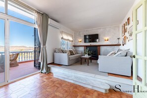 Télévision, cheminée