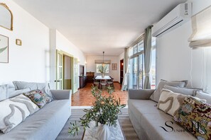 Télévision, cheminée