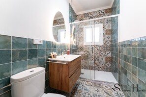 Shower, hair dryer, towels - Heated pool & spa villa in the mountains REF032 (Alhaurín el Grande)