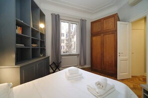 2 Schlafzimmer, Schreibtisch, Bügeleisen/Bügelbrett