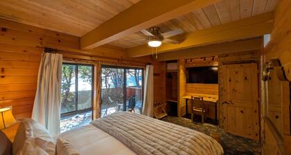 Walk to the Lifts! Designer Chalet, Mountain Views, Fireplace & Resort Amenities