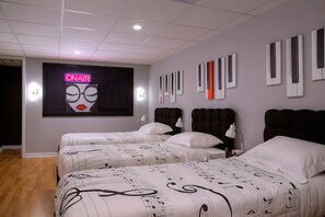 5 bedrooms, iron/ironing board, free WiFi, bed sheets - ATL_MUSIC Camp - Keys, Beats and Sheets! (atlanta)