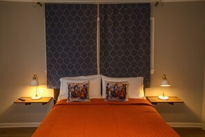 5 bedrooms, iron/ironing board, Internet, bed sheets