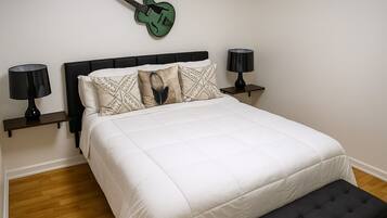 Strykjärn/strykbräda, internet och sängkläder