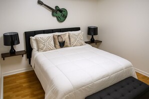 Strykjärn/strykbräda, internet och sängkläder