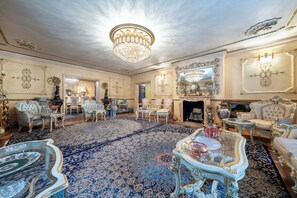 Interior - Experience London in Style | Grand 7-Bedroom Luxury Residence, Mayfair (London)