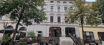 Stylish Studio on a Historic & Trendy Street