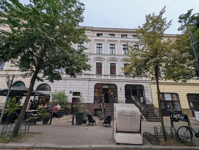 Stylish Studio on a Historic & Trendy Street