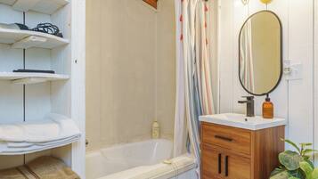 風筒、提供毛巾、廁紙