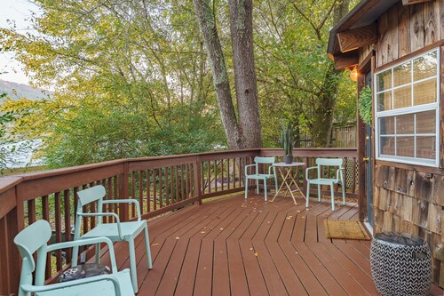 Adventurer Yurt - Landing Zone, Studio. Full Bathroom. Kitchenette. Updated.
