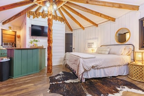 1 habitación, tabla de planchar con plancha, wifi gratis y ropa de cama