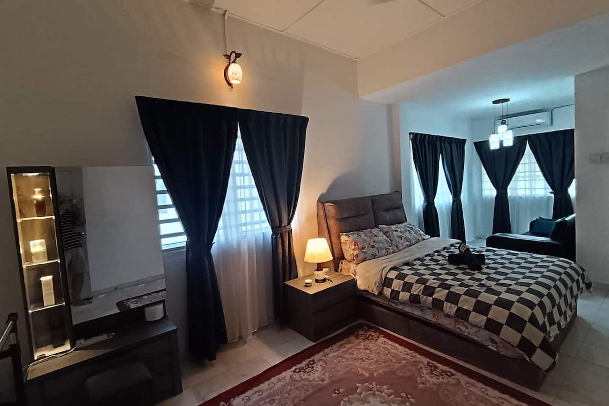 Blackout drapes, iron/ironing board, free WiFi