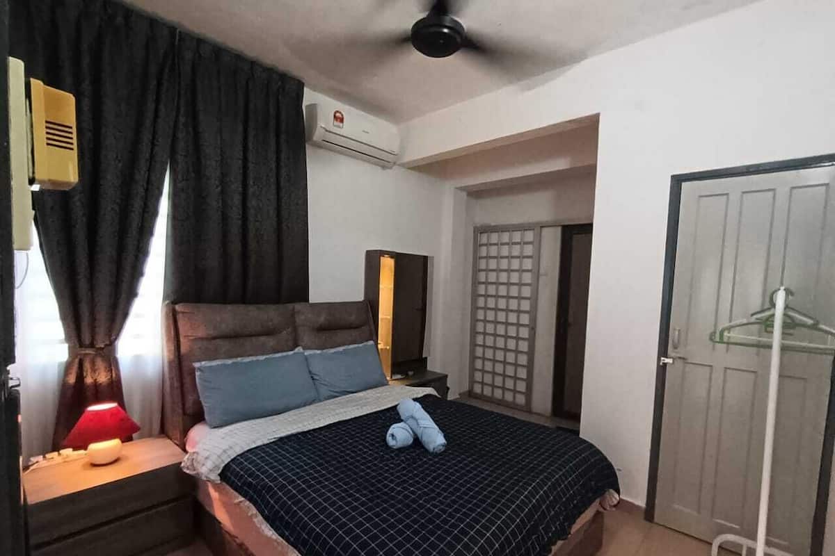 Blackout drapes, iron/ironing board, free WiFi