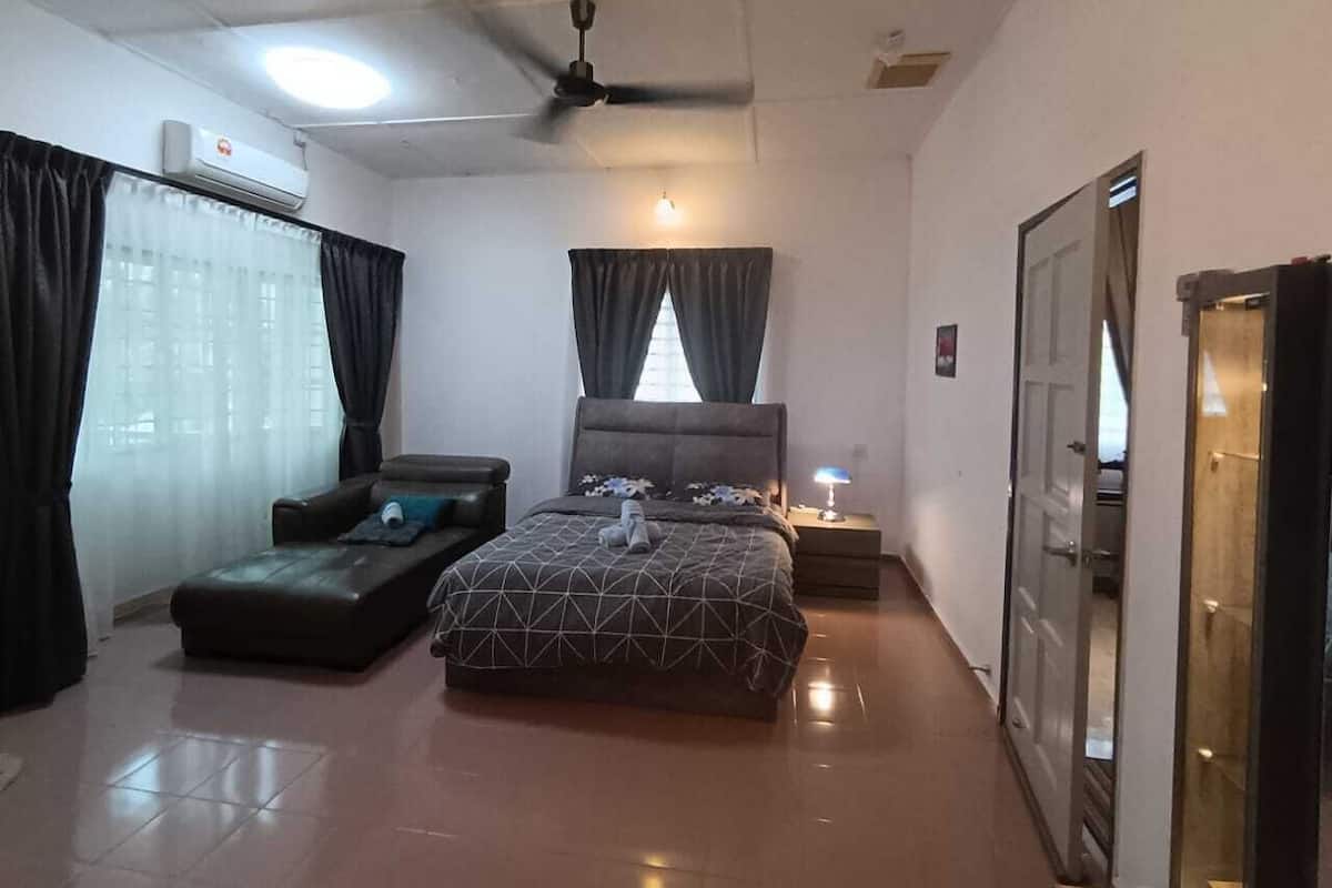 Deluxe Double Room, Balcony, Mountain View | Blackout drapes, iron/ironing board, free WiFi